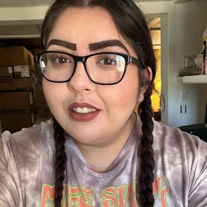 Meet your Posher, Alyssa